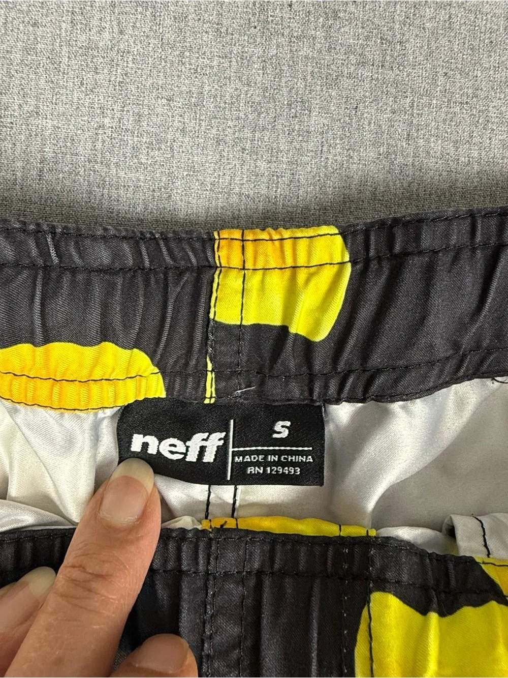 Neff Rubber Ducky Board Shorts Men's Small Black Yellow Swim Trunks